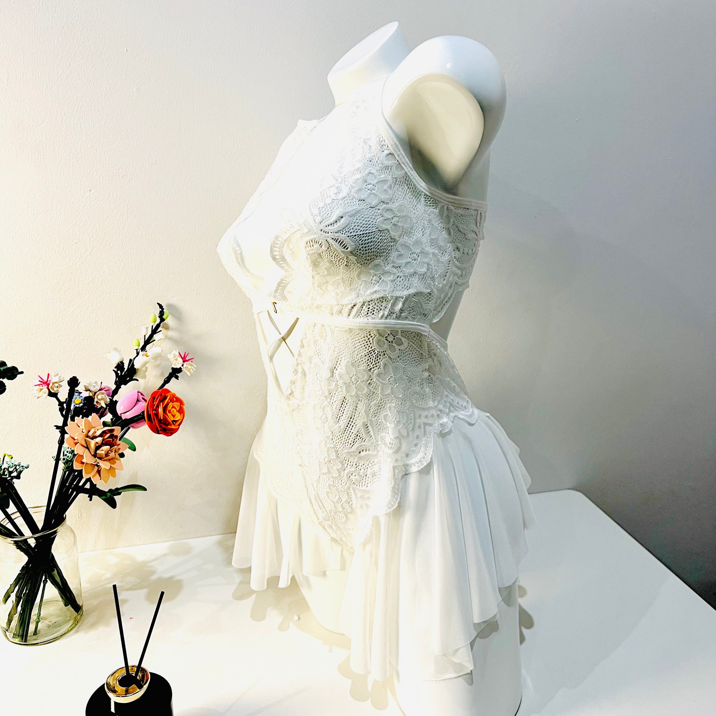 side view of white lace bodysuit showing soft fit and natural body shape